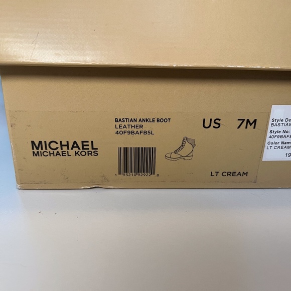 Michael Kors Leather Bastian Ankle Boot Lt Cream Sz 7 New with box - Picture 12 of 12